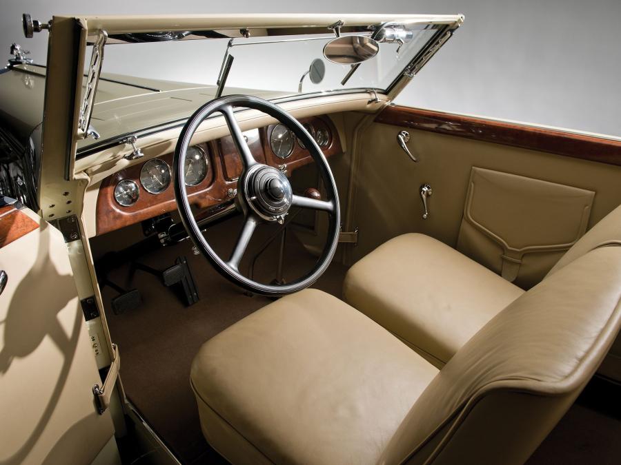 Интерьер Stutz DV32 Convertible Victoria by Rollston 1933 года  (фото 4 из 9)